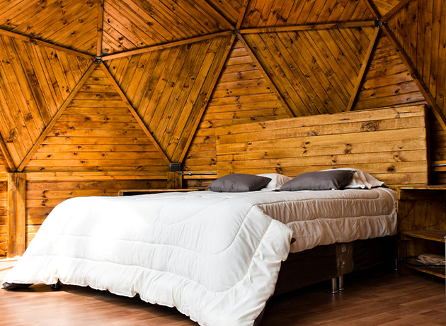 Vintage Wallpaper Makes a Stylish Comeback